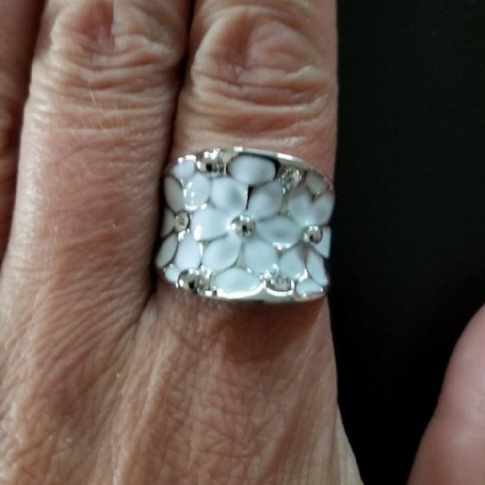 Elegant White Flower Silver Plated Ring #7-8-9-10